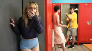 CrazyCollegeGFs – Locker Room Loads/ Evie Christian