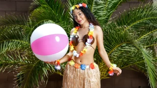 SisLovesMe – A Butt Plug isnt enough for this Horny College Girl in Hawaii/  Sarah Lace